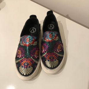 Wishbone embroidered leather slip on shoes. Size 8.